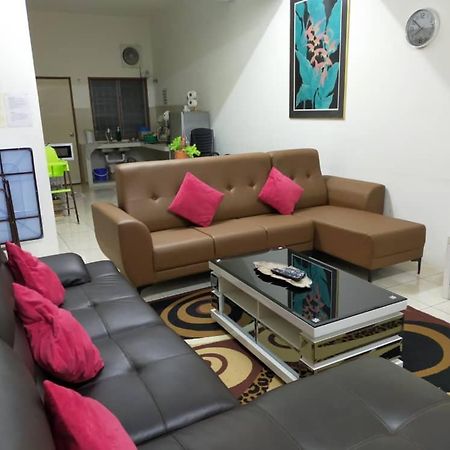 Lily Vacation Home At Cameron Highlands - 12 Pax,Free Wifi W Carporch Tanah Rata Exterior photo