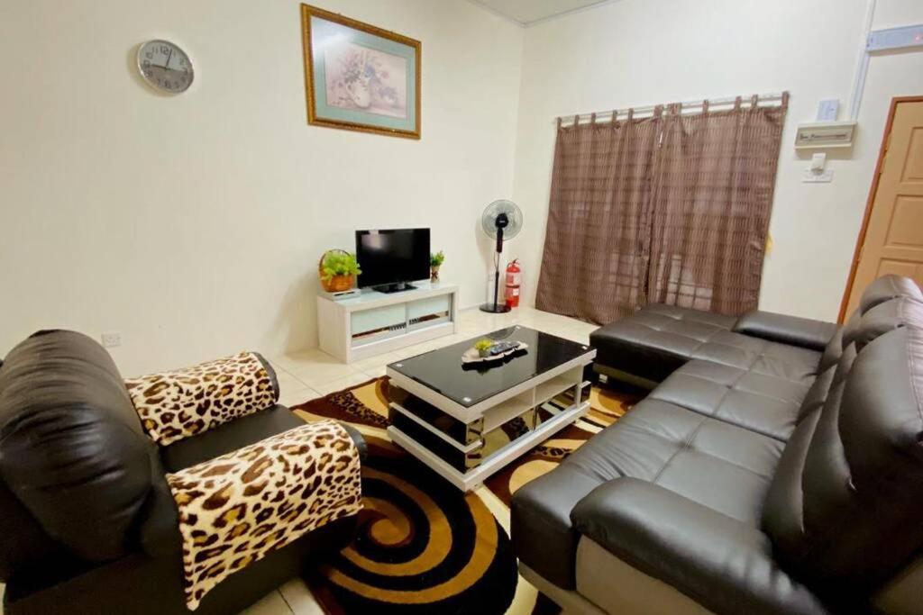 Lily Vacation Home At Cameron Highlands - 12 Pax,Free Wifi W Carporch Tanah Rata Exterior photo