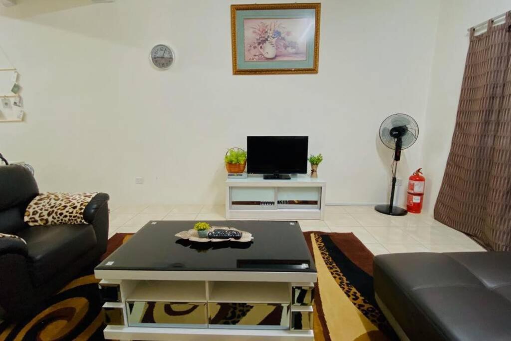 Lily Vacation Home At Cameron Highlands - 12 Pax,Free Wifi W Carporch Tanah Rata Exterior photo